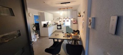 Attraktive und vollst. renovierte 3,5-Zimmer-Maisonette-Wohnung mit Balkon und EBK in Baden-Baden