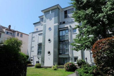 Schicke 2 1/2 Zimmer-Wohnung, unweit der berühmten "Lichtentaler-Allee". Provisionsfrei!