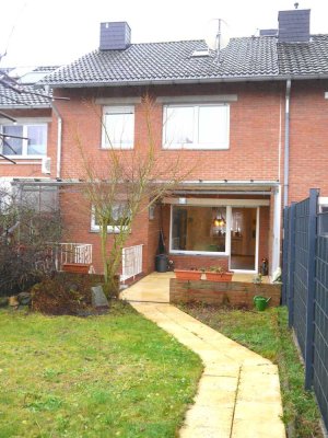 Nievenheim, RMH mit 4 Zi., ca. 93m² Wfl., 313m² Grund., Keller, gr. Garten, Grg.+Stellpl.