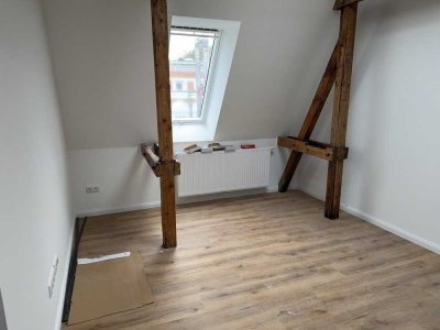 Nur für Physio oder Ergotherapeut Charmante sanierte 2 oder 3-Zimmer-Altbauwohnung Neubau-Standard.