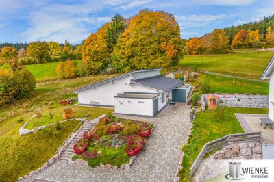 Exklusiver Bungalow mit hochwertiger Ausstattung und Mobiliar, PV-Anlage und Akku Speicher