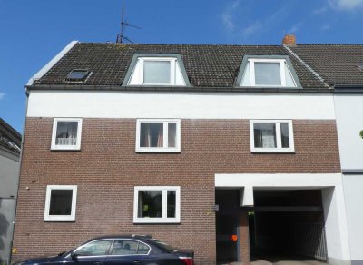 top renovierte 1-Zimmer-DG-Wohnung im Ortskern von Hemelingen