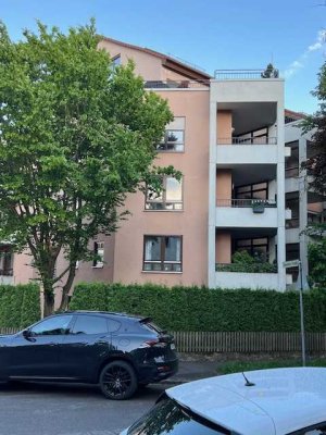 Exklusive, gepflegte 2-ZKB-Wohnung mit gehobener Innenausstattung mit Balkon in Augsburg