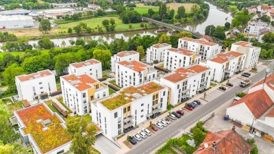 Stilvoll wohnen mit Sonnenbalkon: großzügige 4-Zi.-Wohnung mit moderner Einbauküche und Komfort
