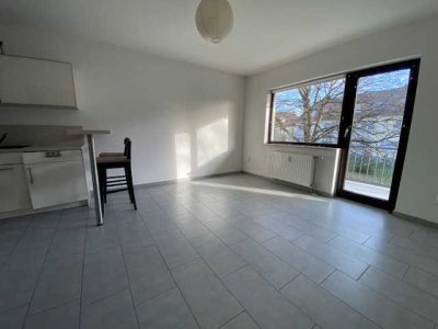 2 Zimmerwohnung mit Balkon und Einbauküche für Berufspendler