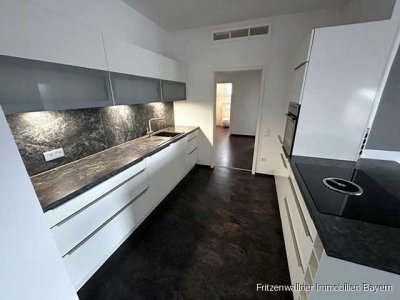 "Wohnen mit Charme – modernisierte stilvolle DG - Wohnung mit Klima, Ofen & Stellplatz in ruhiger La