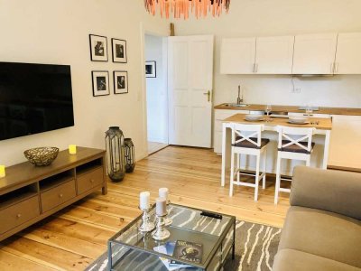 ALL INKLUSIVE für 1.290 €! Möblierte 2-Zimmer-Wohnung in stilvollem Altbau mit 20 m² Terrasse