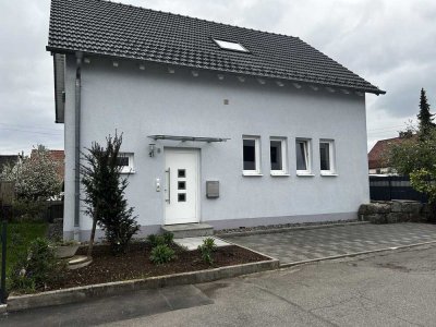 Wohnung bzw. kleines separates Einfamilienhaus zu vermieten