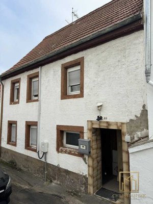 Christian Dik Immobilien / Sanierungsbedürftiges Einfamilienhaus sucht Handwerker