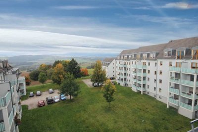 2-Raum mit Balkon, Einbauküche und PKW-Stellplatz - Herzog-Georg-Ring in Annaberg-Buchholz!