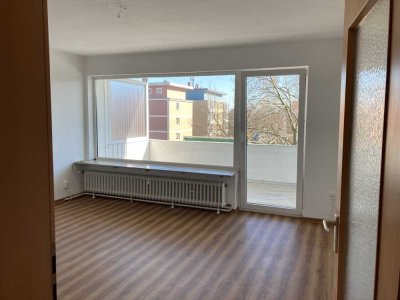 * Schöne 4-Zimmer-Wohnung im 3. OG mit Balkon *