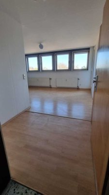 1-Zimmer-Dachgeschosswohnung mit Balkon in Sarstedt