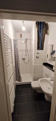 Helle 1,5-Zimmer-Wohnung mit Balkon in ruhiger Lage – ab 01.08. verfügbar
