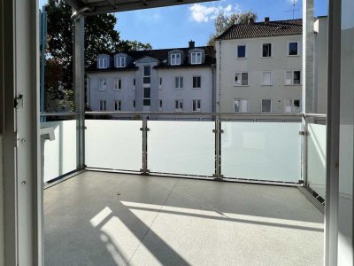 4 Zimmer Wohnung mit Balkon in zentraler, ruhiger Lage.