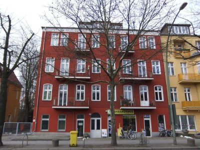 Charmante Altbauwohnung mit großzügigem Hof, Gartenidylle und gewachsener Hausgemeinschaft