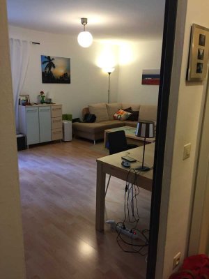 Stilvolle, geräumige 1-Zimmer-Erdgeschosswohnung mit EBK in München