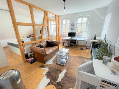 -Unmöbliert- 1,5-Zimmer-Wohnung, separate Küche mit Einbauküche und Stellplatz