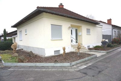 Einfamilienhaus mit Terrasse, Garten und Garage in bester Lage