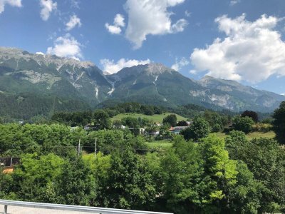 Schöne 2,5 - Zimmer Wohnung in Mühlau mit großer Terrasse und Bergpanorama ab 01.07.2026 verfügbar