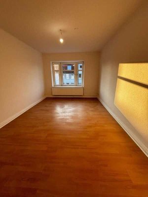 Frisch sanierte 2-Zimmer Wohnung mit Balkon zum 01.03.2026