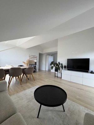 4 Zimmer Dachgeschosswohnung mit Einbauküche und Balkon