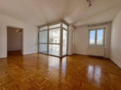 Klassische, ruhige 2-Zimmer-Wohnung mit Loggia