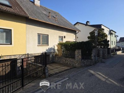 "Haus Emma - mit "Schirm, Charme &amp; Melone"