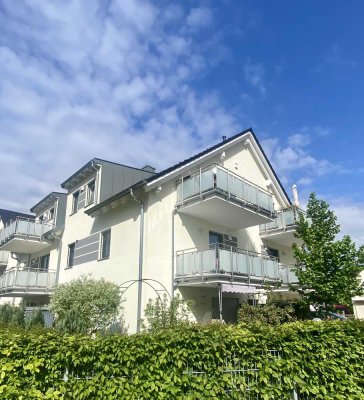Traumhafte 2-Zimmer-Dachgeschoss Wohnung mit zwei Balkonen und einzigartigem Badezimmer in Eching