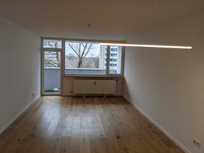 Helle 2,5-Zimmer Wohnung mit Balkon im 4. OG in München-Solln