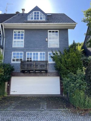 Einfamilienhaus  m. Einliegerwhg. in ruhiger Sackgasse und großer Garage Remscheid City-Nähe