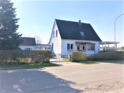 Einfamilienhaus mit Gewerbegrundstück 4300qm in der nähe B61 in Petershagen.