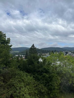 Gemütliche 2-Zi-Whg mit Balkon - einziehen und die schöne Aussicht genießen