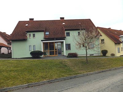 ERDGESCHOSSWOHNUNG mit 3 Zimmern in ruhiger Lage - geförderte Miete - 3 Zimmer