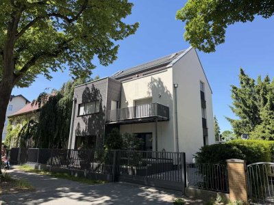 Exklusiver Erstbezug: Luxus Hausfeeling auf 2 Ebenen mit EBK, Garten, Garage & moderner Technologie