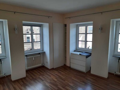 Helle 1-Zimmer-Nichtraucherwohnung in Geisenheim Stadtmitte (Lindenplatz) zu vermieten