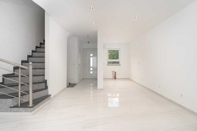 Modernes und hochwertiges Reihenmittelhaus mit Dachterrasse und zwei Gärten