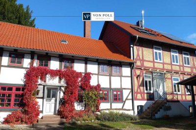 Liebevoll restaurierte Hofstelle mit zwei Fachwerkhäusern und  gepflegtem Garten/erschl. Bauplatz