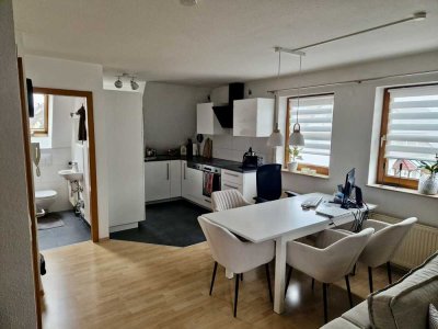 Sehr schöne 2-Zimmer-Maisonette-Wohnung in Herrenberg-Oberjesingen mit EBK, TG und Hausmeisterdienst