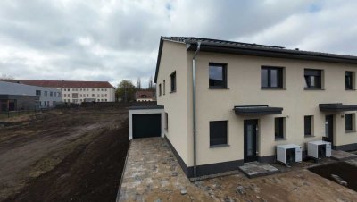 Neubau-Doppelhaushälfte in Magdeburg-Neustadt *Erstbezug*