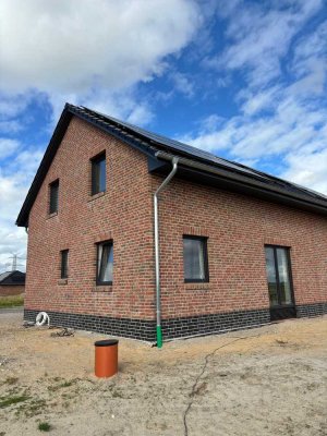 Dppelhaus Erstbezug 1250 € - 115 m² - 4.0 Zi.