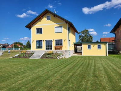 NEUES NIEDRIGENERGIEHAUS MIT GROSSEM GRUNDSTÜCK