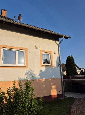 Außergewöhnliche Doppelhaushälfte im mediterranen Stil mit grüner Oase in Erlensee