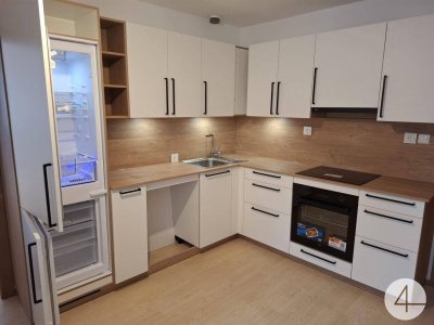 Eigentumswohnung in Ruhelage mit Carport, Terrasse und Weinkeller