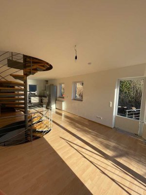 Sonnige 3-Zimmer Wohnung mit Terrasse über 3 Etagen