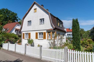 Ein- bis Zweifamilienhaus mit Garten und Garage