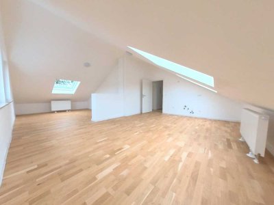 Dachgeschosswohnung mit hohen Decken in ruhiger Lage von Heidelberg!!!