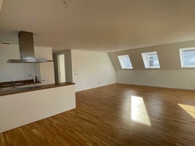 4-ZIMMER-PENTHOUSEWOHNUNG MIT TRAUMHAFTEM PANORAMABLICK