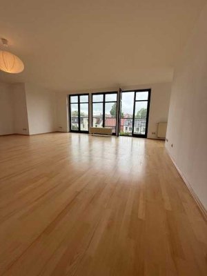 Sonnen- verwöhnt im DG! Mit Stellplatz PKW und Balkon. Schöner wohnen hier!