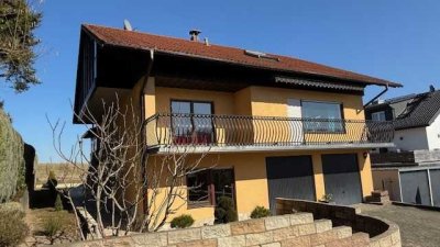 2-Familienhaus mit großem Garten und 4 Garagen