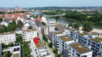 Bezugsfreies Townhouse am Donauufer des zentralen Marina Quartiers